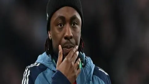 沙特下半场主导比赛，国脚失误连连